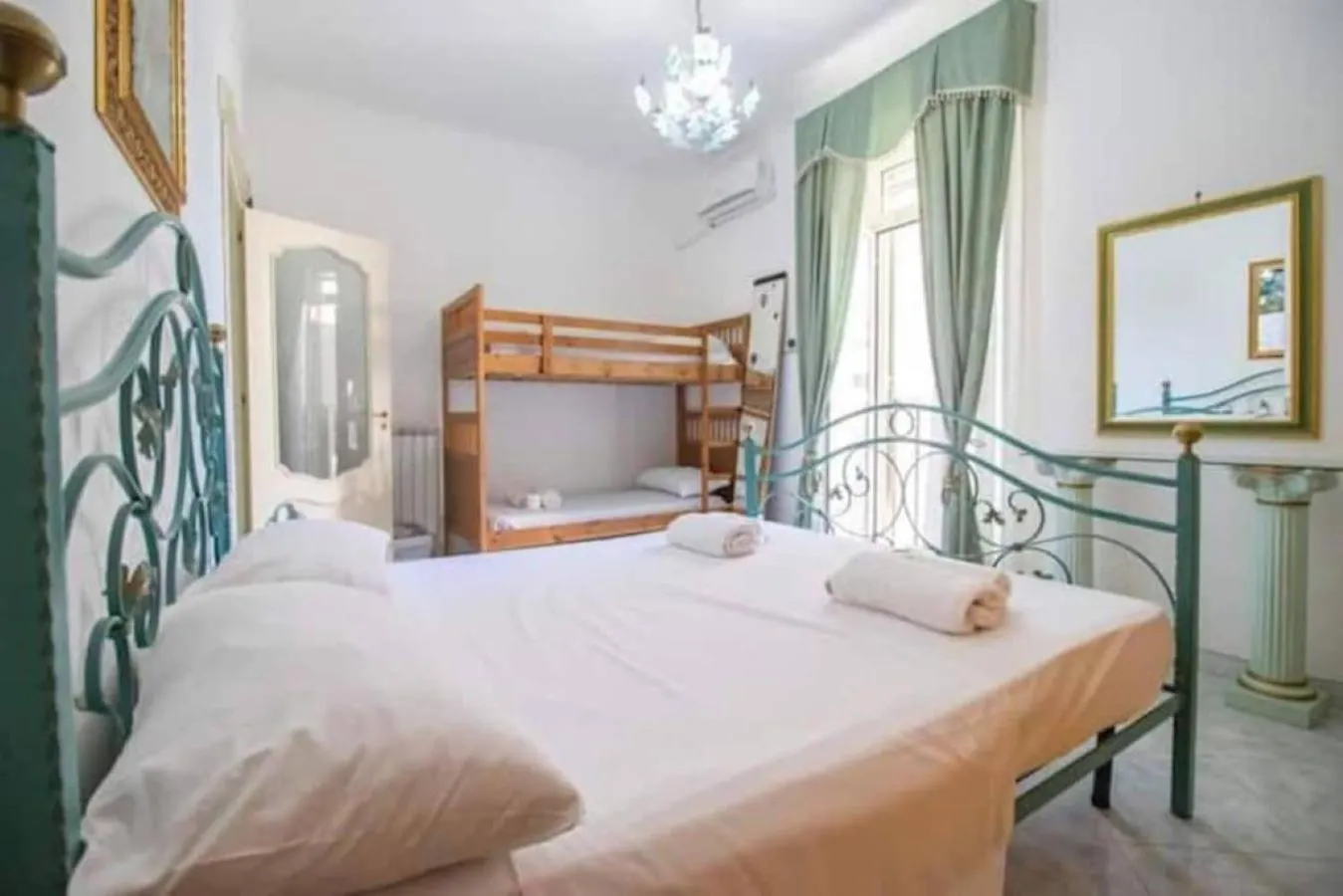 Apartment Napoleon Home In Principe Umberto Square Naples Italy
